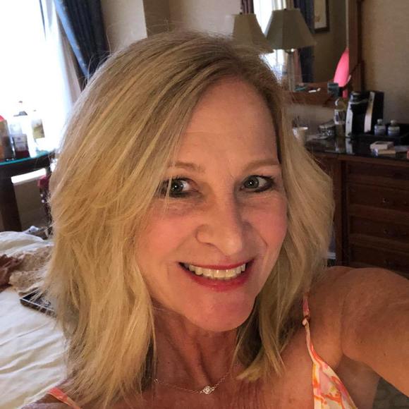 Meet your Posher, Beth - Picture 1 of 1